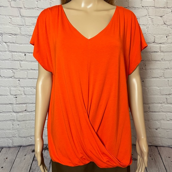 New Vince Camuto Red Drape Front Short Sleeve Top Size L - Picture 9 of 9